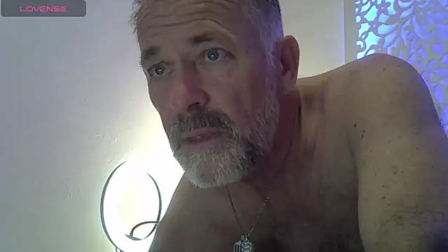 DaddybearVLC from StripChat