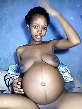 DaddysBigBelly from StripChat