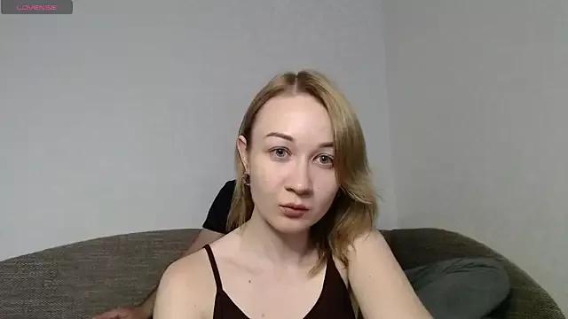 DaddysSluttyGirl2001 from StripChat
