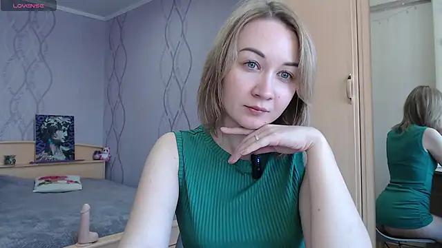 DaddysSluttyGirl2001 from StripChat