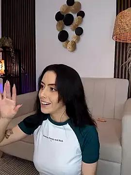 Discover our girls online shows and discover the company of countless livestreamers, with stunning shapes, sex toys and more.