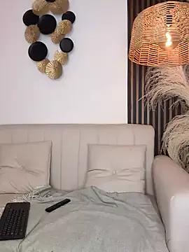 Discover our girls online shows and discover the company of countless livestreamers, with stunning shapes, sex toys and more.