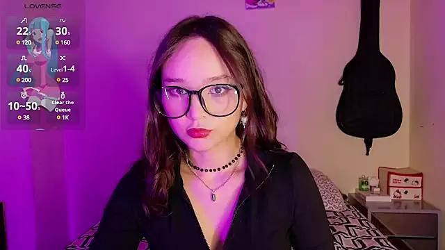 Discover our girls online shows and discover the company of countless livestreamers, with stunning shapes, sex toys and more.