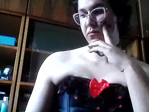 Discover our girls online shows and discover the company of countless livestreamers, with stunning shapes, sex toys and more.