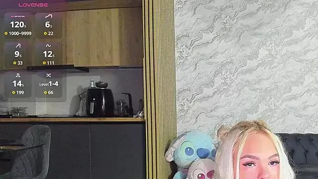 Discover our girls online shows and discover the company of countless livestreamers, with stunning shapes, sex toys and more.