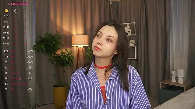 Discover our girls online shows and discover the company of countless livestreamers, with stunning shapes, sex toys and more.