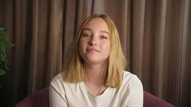 DaisyForland from StripChat is Freechat