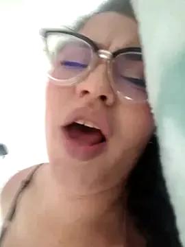 Dakhotta_r webcams show profile image 