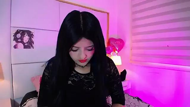 Discover our girls online shows and discover the company of countless livestreamers, with stunning shapes, sex toys and more.