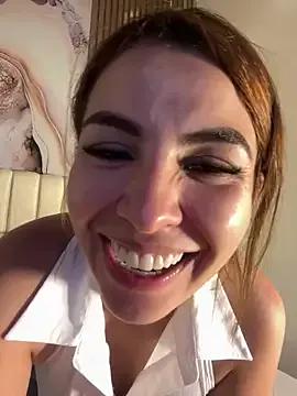 Discover our girls online shows and discover the company of countless livestreamers, with stunning shapes, sex toys and more.