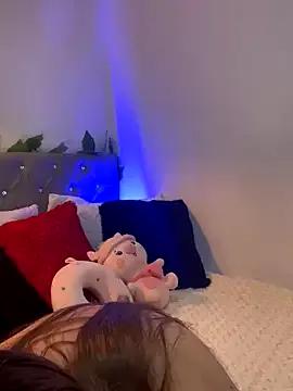 Discover our girls online shows and discover the company of countless livestreamers, with stunning shapes, sex toys and more.