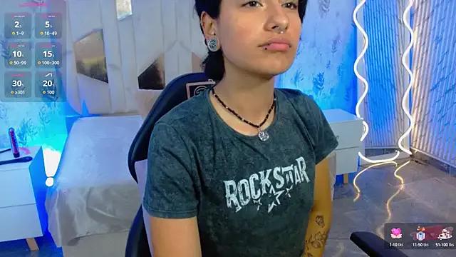 Discover our girls online shows and discover the company of countless livestreamers, with stunning shapes, sex toys and more.
