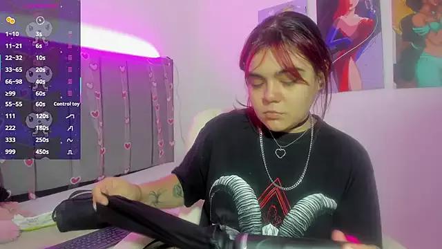 Discover our girls online shows and discover the company of countless livestreamers, with stunning shapes, sex toys and more.