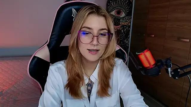 Dakotaa_ from StripChat is Freechat
