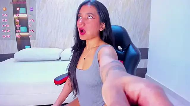 Discover our girls online shows and discover the company of countless livestreamers, with stunning shapes, sex toys and more.