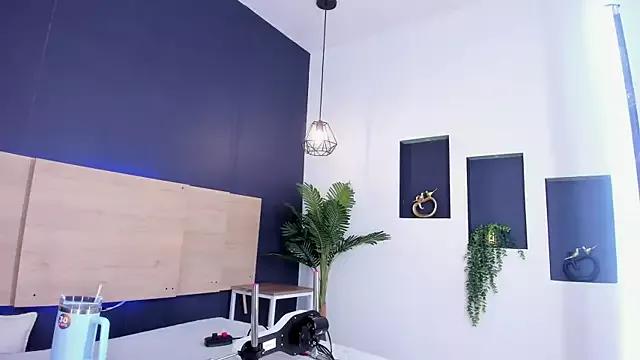 Discover our girls online shows and discover the company of countless livestreamers, with stunning shapes, sex toys and more.