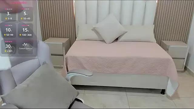 Discover our girls online shows and discover the company of countless livestreamers, with stunning shapes, sex toys and more.