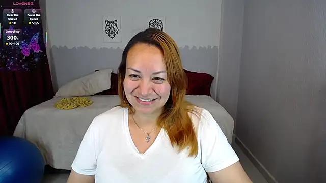 Discover our girls online shows and discover the company of countless livestreamers, with stunning shapes, sex toys and more.