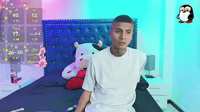 Damian_and_roxanne from StripChat is Freechat