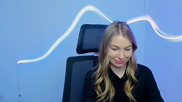 Discover our girls online shows and discover the company of countless livestreamers, with stunning shapes, sex toys and more.