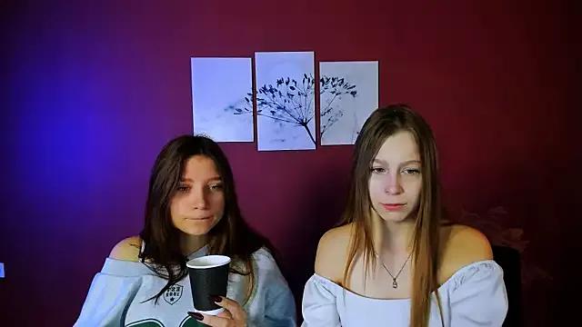 Discover our girls online shows and discover the company of countless livestreamers, with stunning shapes, sex toys and more.