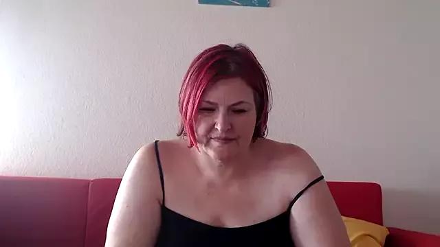 Discover our girls online shows and discover the company of countless livestreamers, with stunning shapes, sex toys and more.