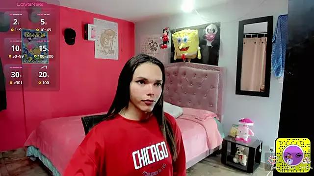 Discover our girls online shows and discover the company of countless livestreamers, with stunning shapes, sex toys and more.