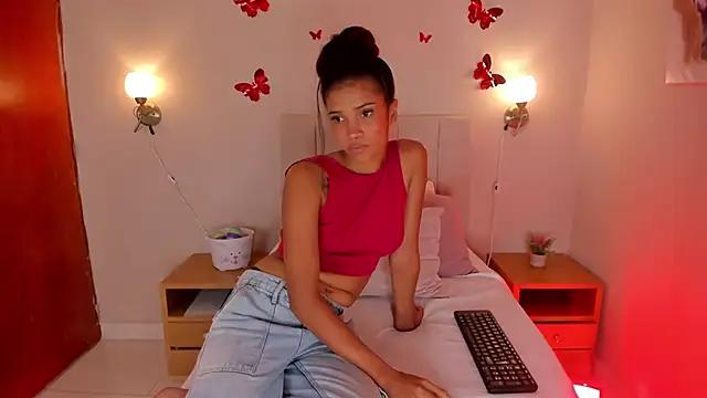 Discover our girls online shows and discover the company of countless livestreamers, with stunning shapes, sex toys and more.