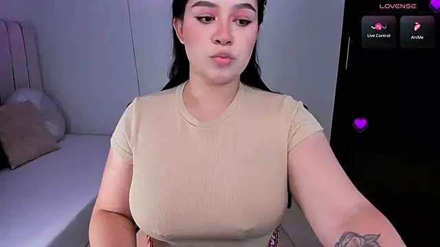 Discover our girls online shows and discover the company of countless livestreamers, with stunning shapes, sex toys and more.