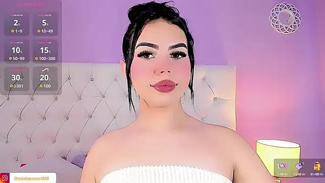 Discover our girls online shows and discover the company of countless livestreamers, with stunning shapes, sex toys and more.