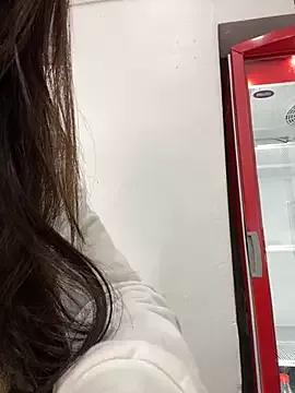 Discover our girls online shows and discover the company of countless livestreamers, with stunning shapes, sex toys and more.