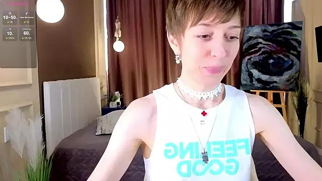 Discover our girls online shows and discover the company of countless livestreamers, with stunning shapes, sex toys and more.