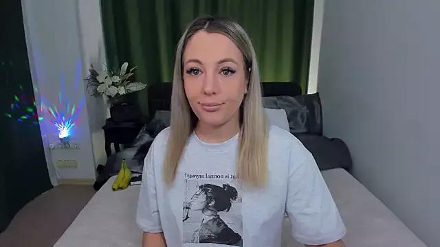 Discover our girls online shows and discover the company of countless livestreamers, with stunning shapes, sex toys and more.