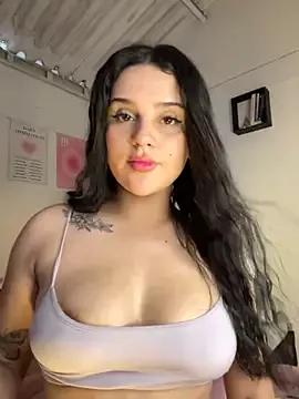 Discover our girls online shows and discover the company of countless livestreamers, with stunning shapes, sex toys and more.