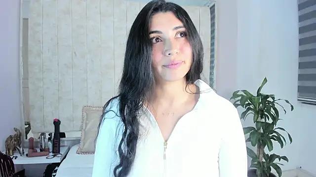 Discover our girls online shows and discover the company of countless livestreamers, with stunning shapes, sex toys and more.