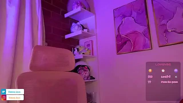 Discover our girls online shows and discover the company of countless livestreamers, with stunning shapes, sex toys and more.