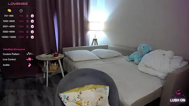 Discover our girls online shows and discover the company of countless livestreamers, with stunning shapes, sex toys and more.