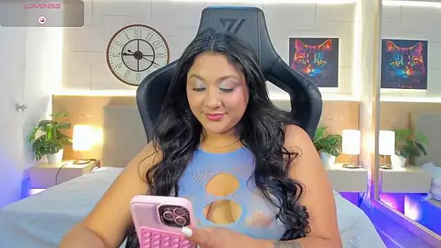 Discover our girls online shows and discover the company of countless livestreamers, with stunning shapes, sex toys and more.