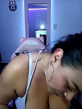 Discover our girls online shows and discover the company of countless livestreamers, with stunning shapes, sex toys and more.