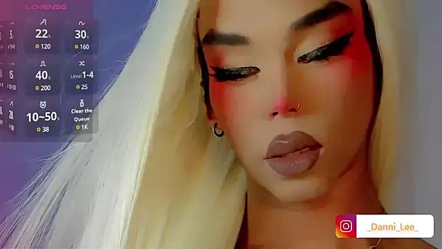 Discover our girls online shows and discover the company of countless livestreamers, with stunning shapes, sex toys and more.