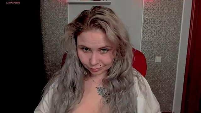 Discover our girls online shows and discover the company of countless livestreamers, with stunning shapes, sex toys and more.