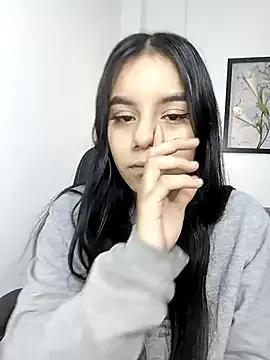 Discover our girls online shows and discover the company of countless livestreamers, with stunning shapes, sex toys and more.