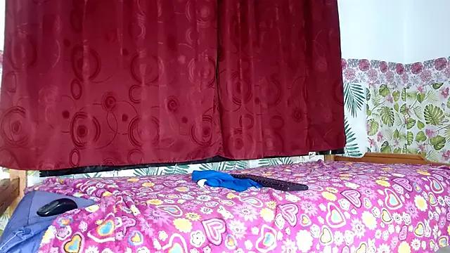 daphne18sweetness from StripChat is Freechat
