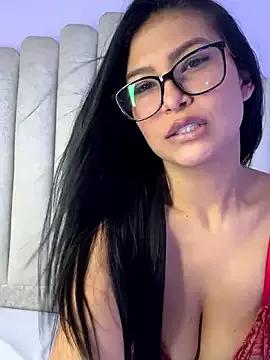Discover our girls online shows and discover the company of countless livestreamers, with stunning shapes, sex toys and more.