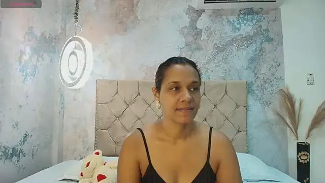 DarcyMooree from StripChat is Freechat