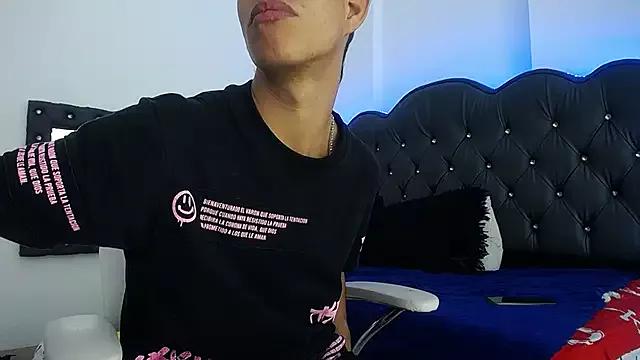 Photos of dareck_18 from StripChat is Freechat