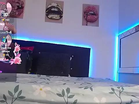 Discover our girls online shows and discover the company of countless livestreamers, with stunning shapes, sex toys and more.