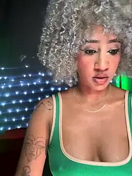 Discover our girls online shows and discover the company of countless livestreamers, with stunning shapes, sex toys and more.