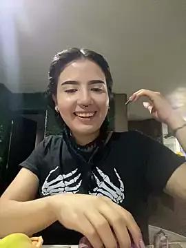 Discover our girls online shows and discover the company of countless livestreamers, with stunning shapes, sex toys and more.
