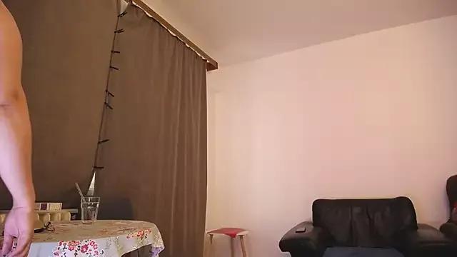 Discover our girls online shows and discover the company of countless livestreamers, with stunning shapes, sex toys and more.